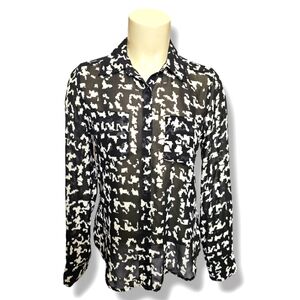 GUESS sheet blouse. XS Tiny pockets in the front.